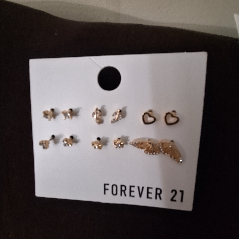 Forever 21 Gold Dainty Earrings Set